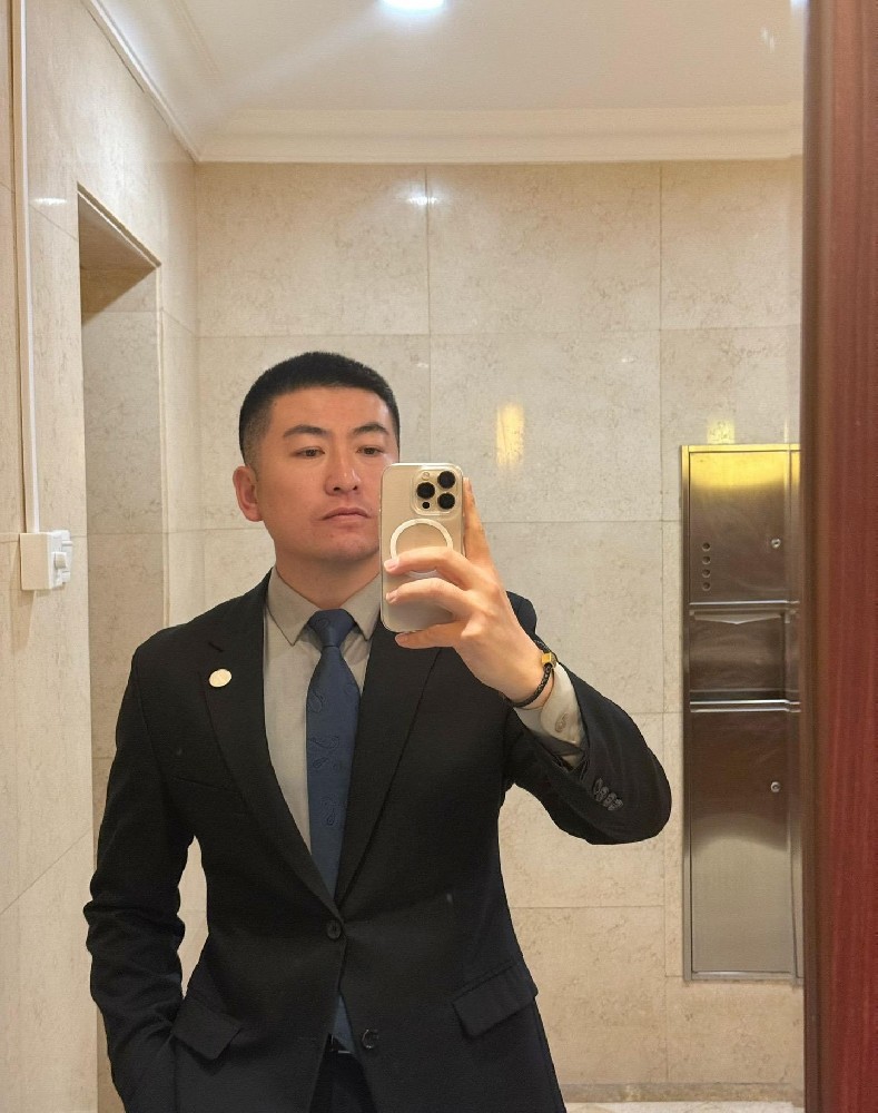 D023 照片579张 视频216个 中国男 成熟帅哥 正装 生活日常 旅游 健身 视频有自拍 适合虚拟视频