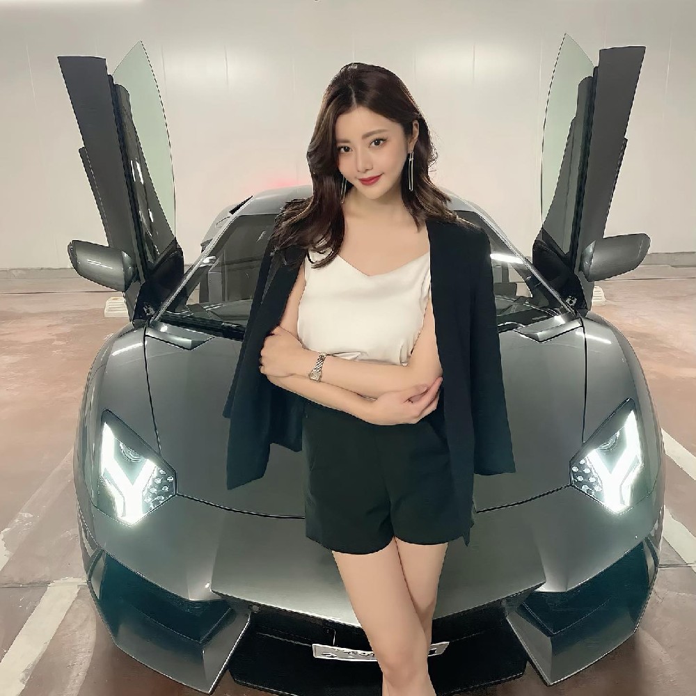 A2012 照片5754张 视频174个 日本 宝妈 美容师 工作照 气质美女 浴袍照 和服  奢侈品 内容真实 素材较多可用 部分带娃照 时尚会打扮 自拍多 闺蜜合照  高品质生活 家庭合照